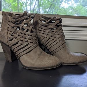 Size 9 'Fergalicious' Grey ankle booties